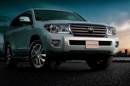 Araba kiralama Toyota Land Cruiser 200 2012 Bakü'de düşük fiyatlarla